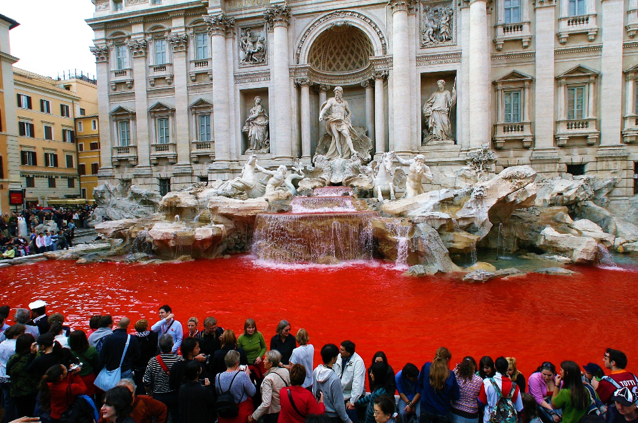 Trevi turned red