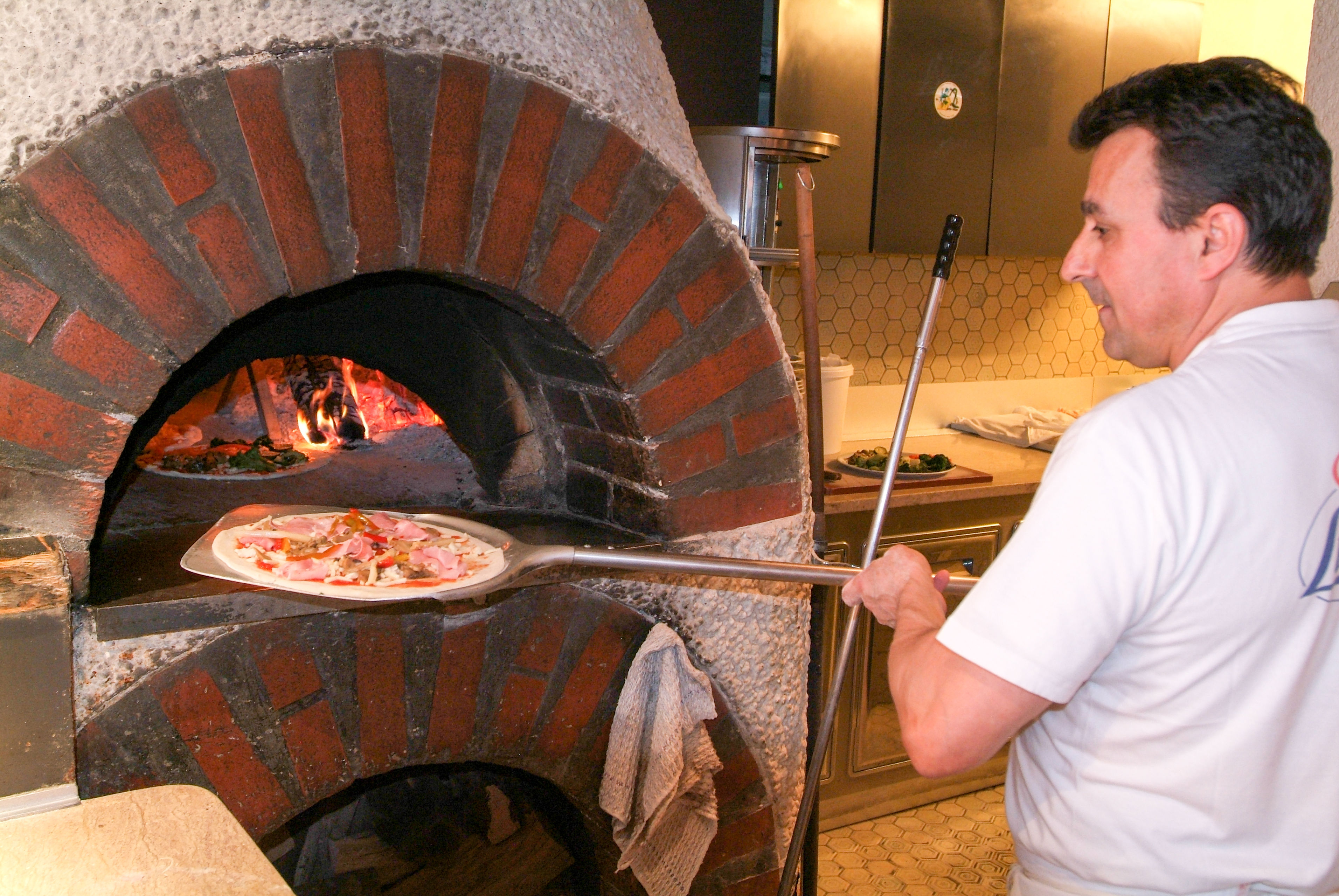 Neapolitan Pizza Making Listed as UNESCO Intangible Cultural Heritage