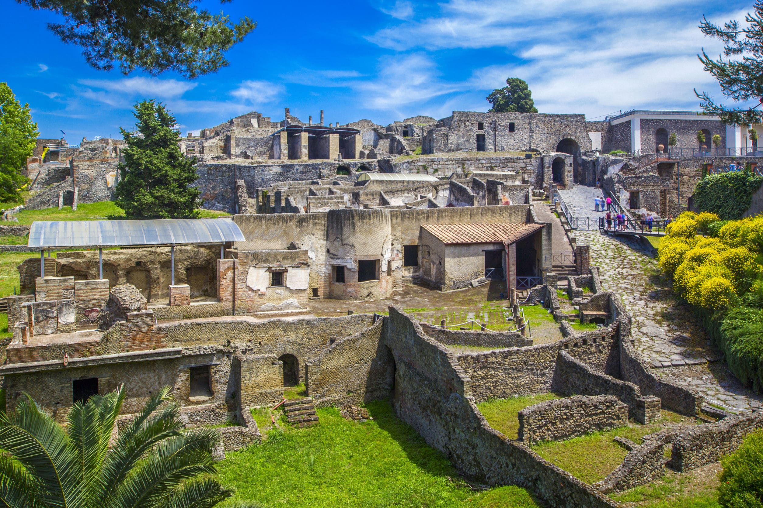 can you visit pompeii volcano