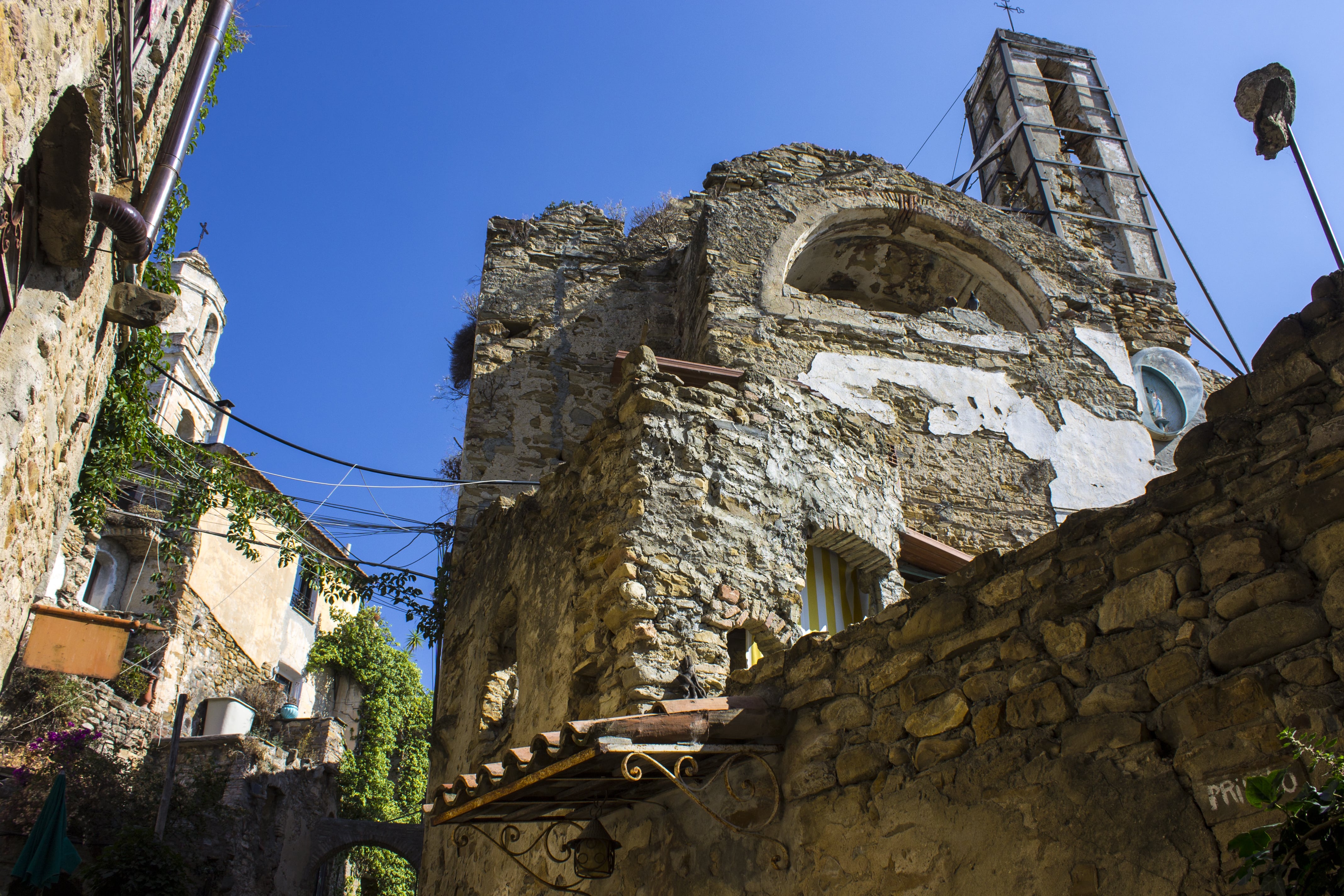 Bussana Vecchia - ghost towns and villages