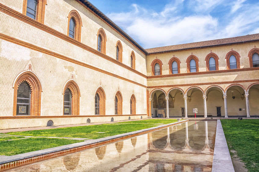 Casa Dal Verme courtyard in Milan