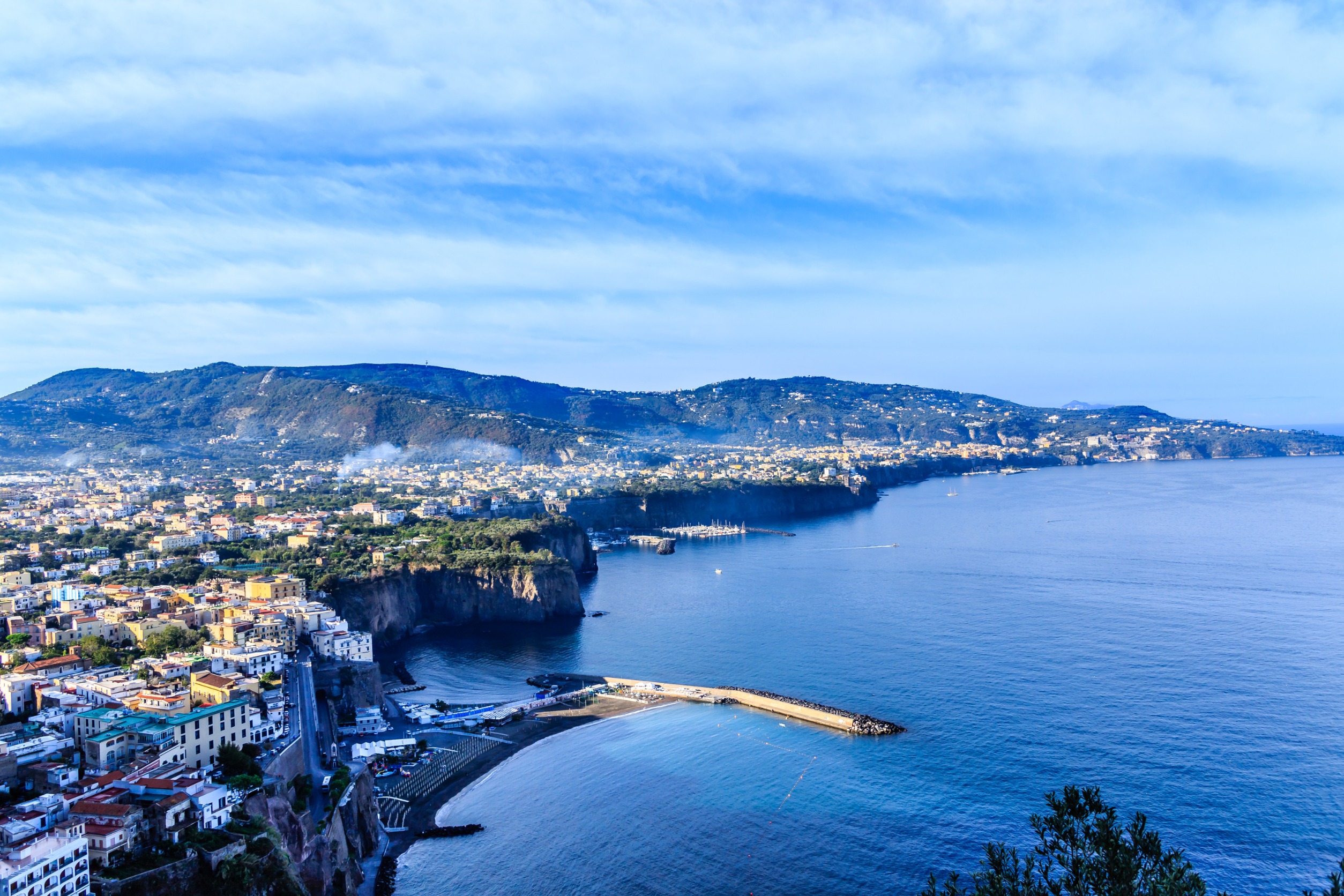 Exploring Italy’s Mesmerizing Coastlines: Cinque Terre to Amalfi