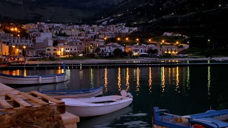 images/tours/cities/castellammare-port-by-night.jpg