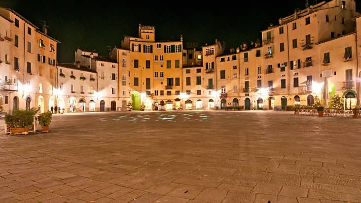 Lucca by night