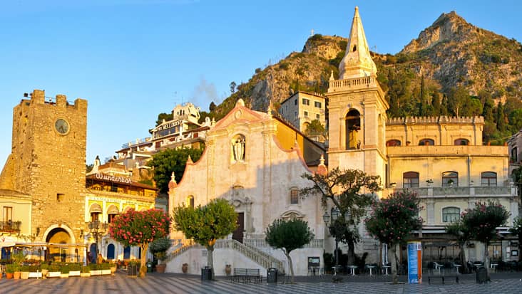 The main square of Taormina